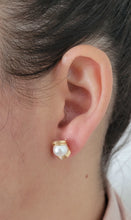 Load image into Gallery viewer, Samara Pearl Studs